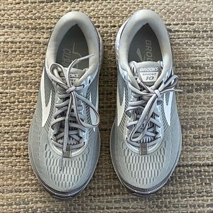 Brooks Ghost 10 running shoes